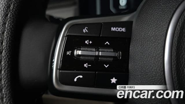 Kia Carnival 2024 — ფოტო 28/32