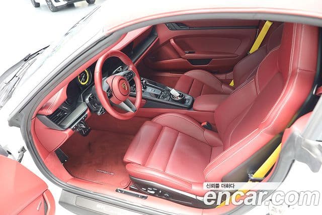 Porsche 911 2022 — Photo 8/16
