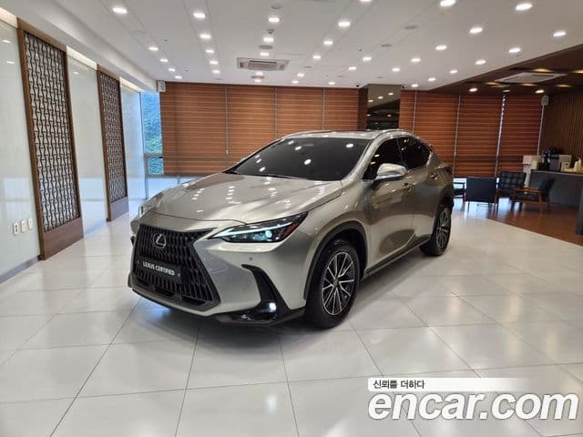 Lexus NX450h+ 2025 — Photo 1/15