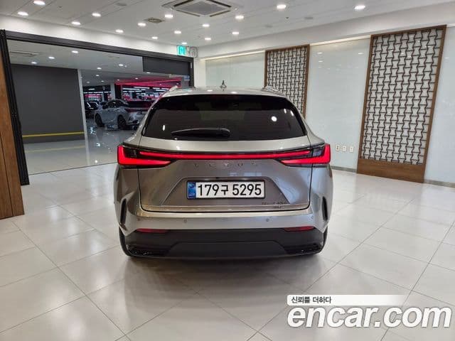 Lexus NX450h+ 2025 — Photo 6/15