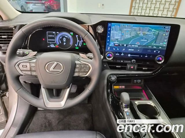 Lexus NX450h+ 2025 — Photo 2/15