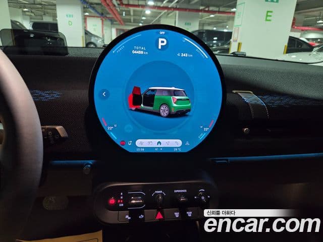 Mini Cooper Electric 2024 — ფოტო 18/20