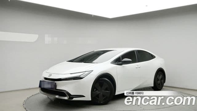 Toyota Prius 2023 — Фото 2/20