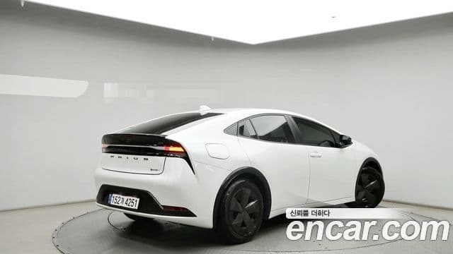Toyota Prius 2023 — Фото 3/20