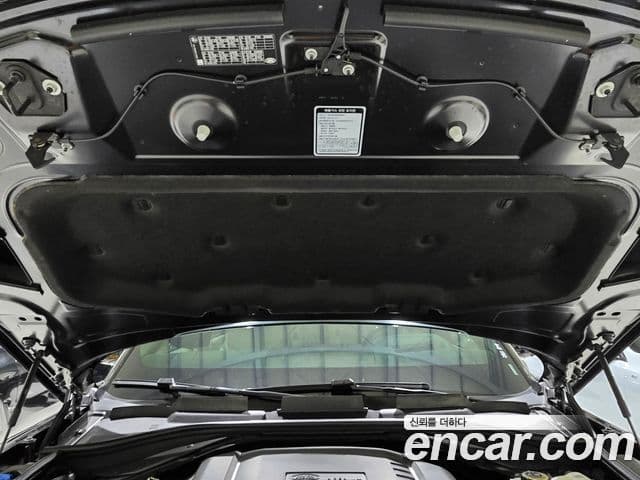 Land Rover Range Rover 2025 — Фото 16/20