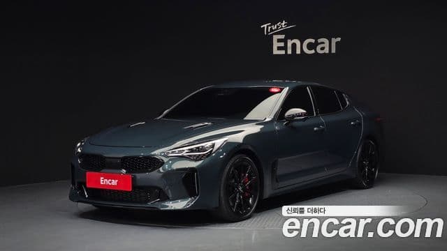 Kia Stinger 2022 — Фото 1/20