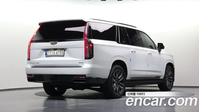 Cadillac Escalade 2023 — ფოტო 13/20