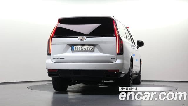 Cadillac Escalade 2023 — ფოტო 12/20