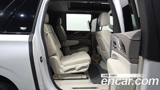 Cadillac Escalade 2023 — ფოტო 2/20