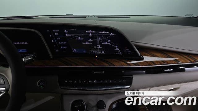 Cadillac Escalade 2023 — ფოტო 17/20
