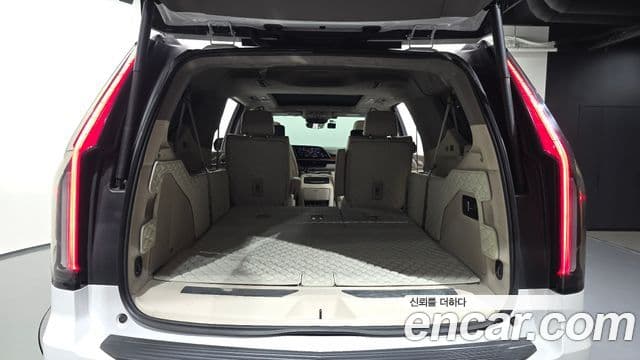 Cadillac Escalade 2023 — ფოტო 8/20