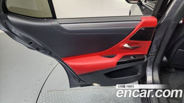 Lexus ES300h 2022 — Photo 10/33