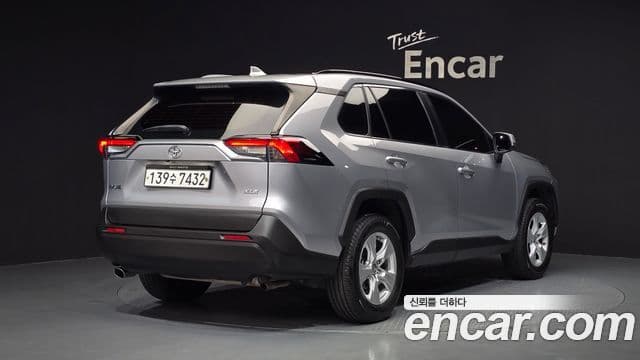 Toyota RAV4 2019 — ფოტო 10/20