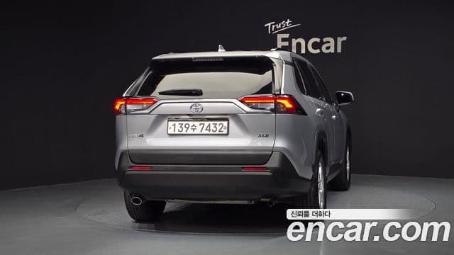 Toyota RAV4 2019 — ფოტო 11/20