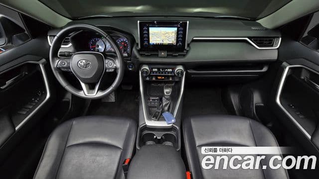 Toyota RAV4 2019 — ფოტო 8/20