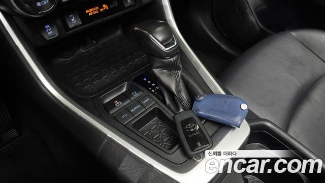 Toyota RAV4 2019 — ფოტო 15/20