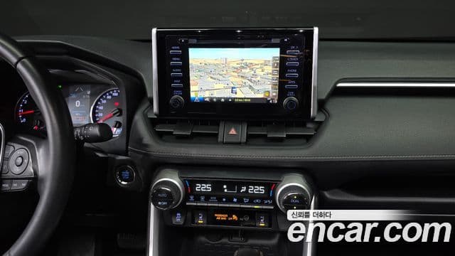 Toyota RAV4 2019 — ფოტო 13/20
