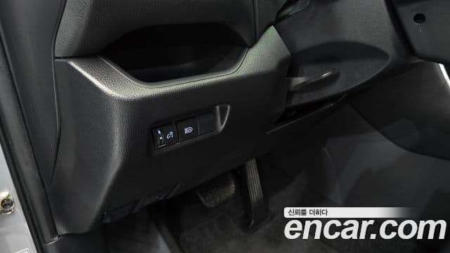 Toyota RAV4 2019 — ფოტო 17/20