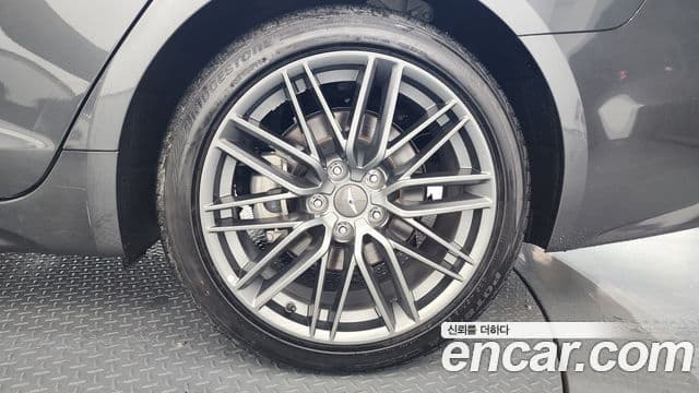 Genesis G70 2018 — ფოტო 8/33