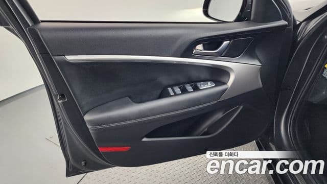 Genesis G70 2018 — ფოტო 2/33