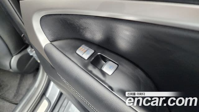 Genesis G70 2018 — ფოტო 16/33
