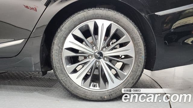 Kia K8 2023 — Photo 9/36