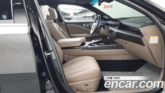 Kia K8 2023 — Photo 10/36