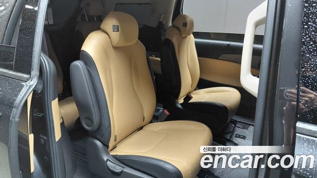 Kia Carnival 2021 — Фото 12/20