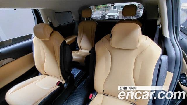 Kia Carnival 2021 — Фото 17/20