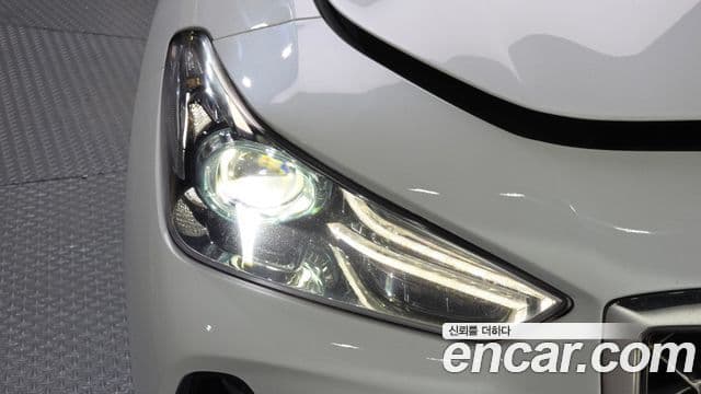 Genesis G70 2019 — Photo 17/34