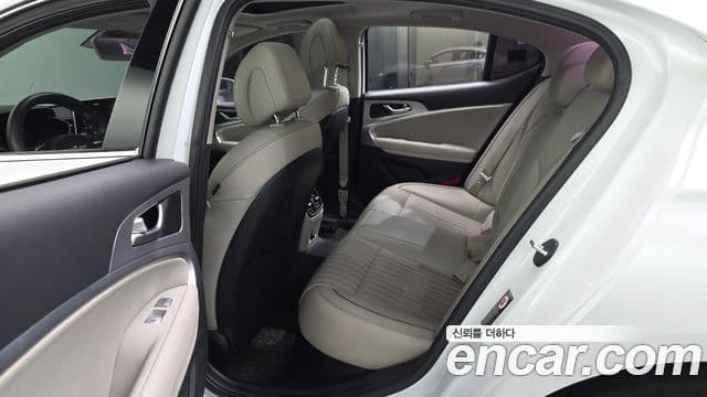 Genesis G70 2019 — Photo 21/34