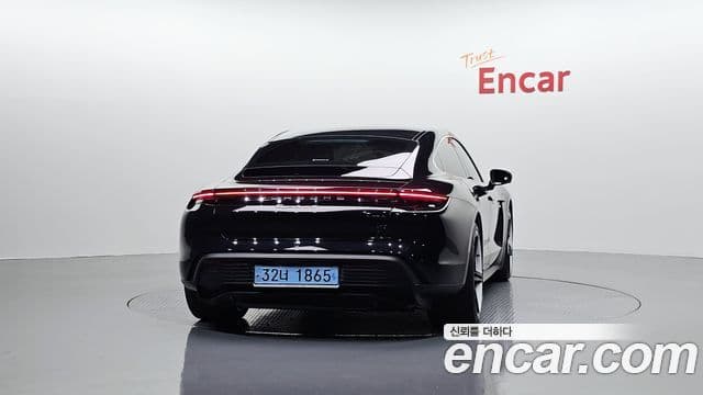 Porsche Taycan 2021 — ფოტო 29/39