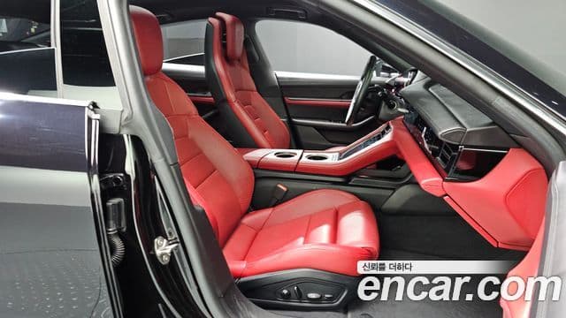 Porsche Taycan 2021 — ფოტო 19/39