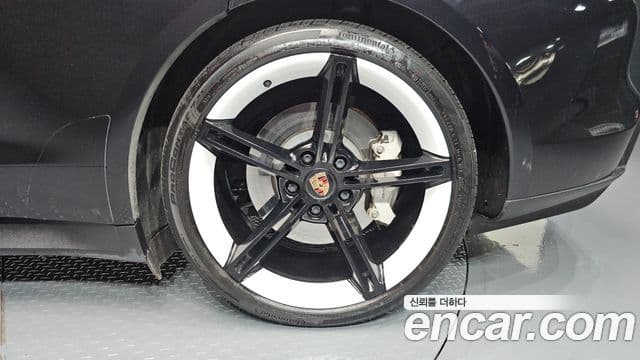 Porsche Taycan 2021 — ფოტო 37/39
