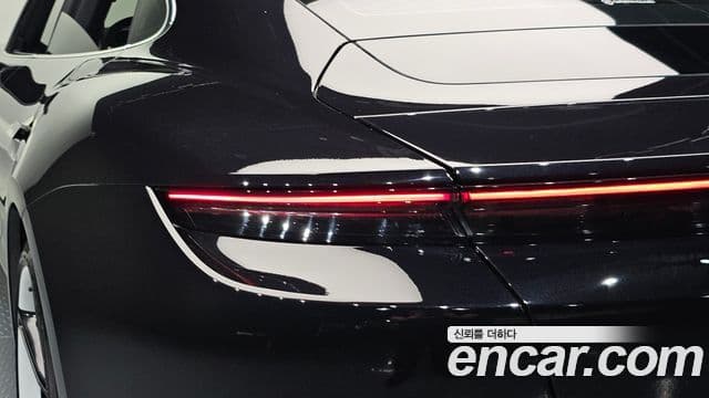 Porsche Taycan 2021 — ფოტო 12/39