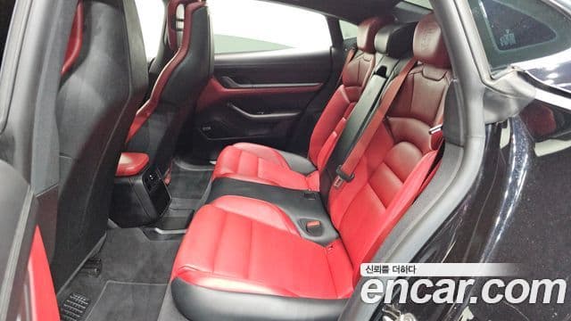 Porsche Taycan 2021 — ფოტო 17/39