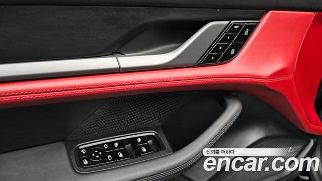 Porsche Taycan 2021 — ფოტო 11/39