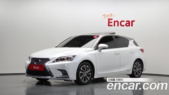 Lexus CT200h 2018 — Photo 27/30