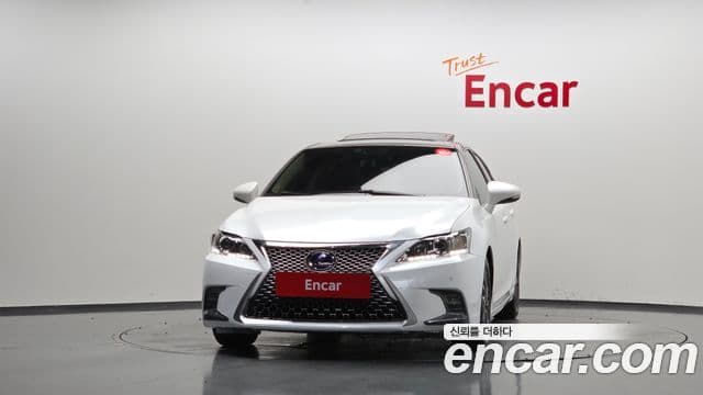 Lexus CT200h 2018 — Photo 3/30
