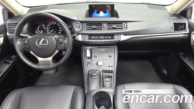 Lexus CT200h 2018 — Photo 15/30