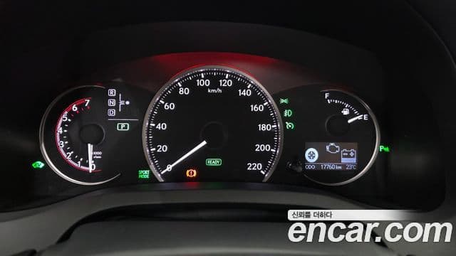 Lexus CT200h 2018 — Photo 28/30