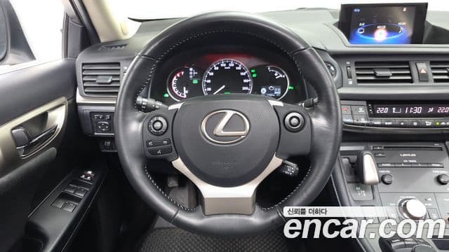 Lexus CT200h 2018 — Photo 12/30