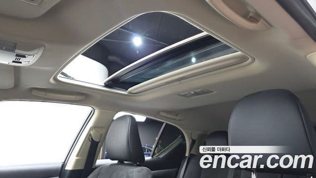 Lexus CT200h 2018 — Photo 16/30