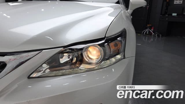 Lexus CT200h 2018 — Photo 23/30