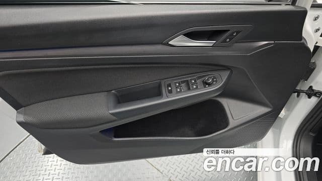 Volkswagen Golf 2022 — Photo 2/31