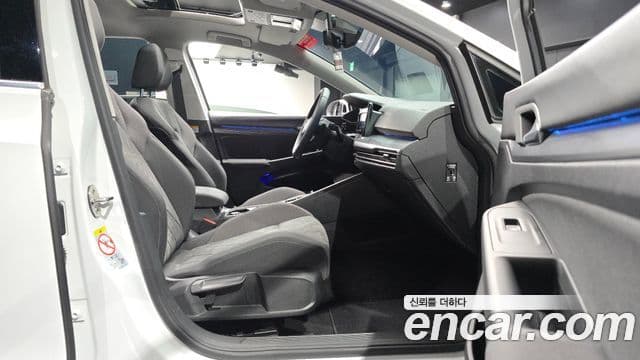 Volkswagen Golf 2022 — Photo 8/31
