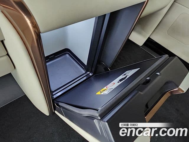 Lexus LM 2024 — Фото 13/20