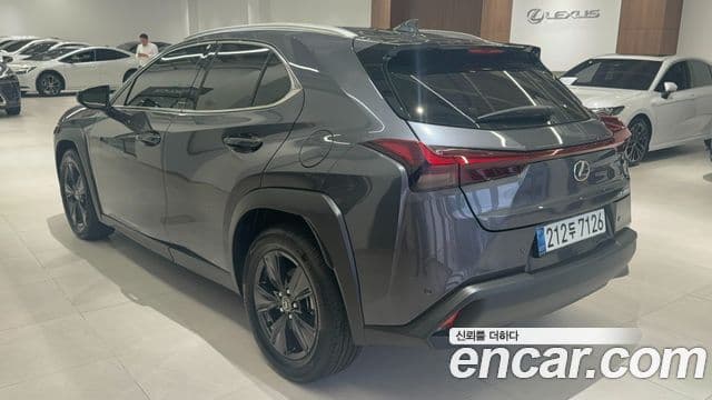Lexus UX300h 2025 — Фото 1/14