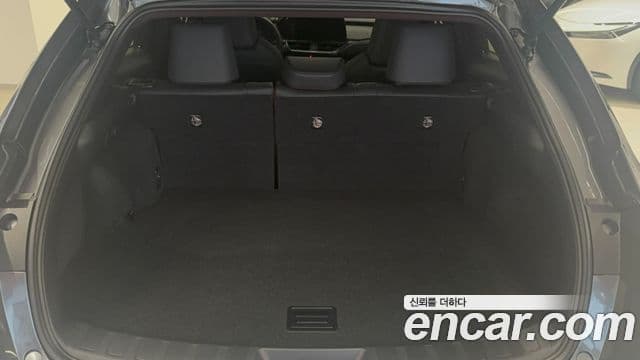 Lexus UX300h 2025 — Фото 14/14
