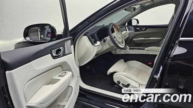 Volvo XC60 2026 — Фото 10/20